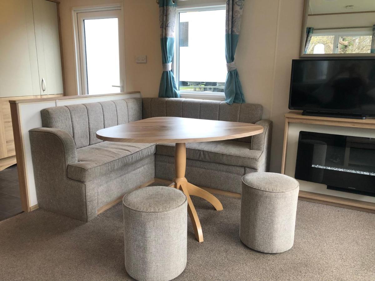 Classy Caravan With Ample Space Bembridge Exteriör bild
