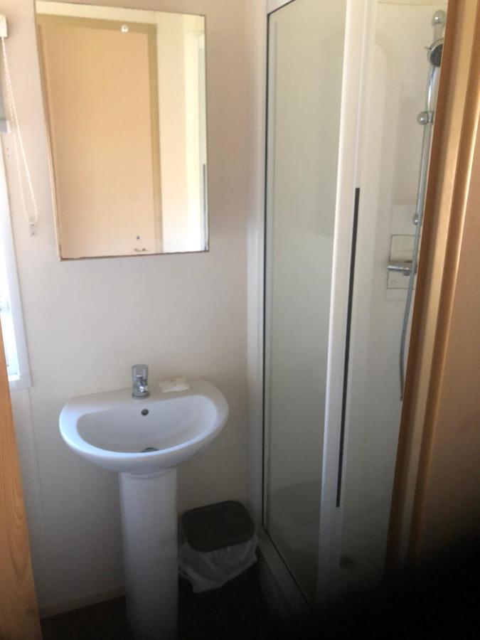 Classy Caravan With Ample Space Bembridge Exteriör bild